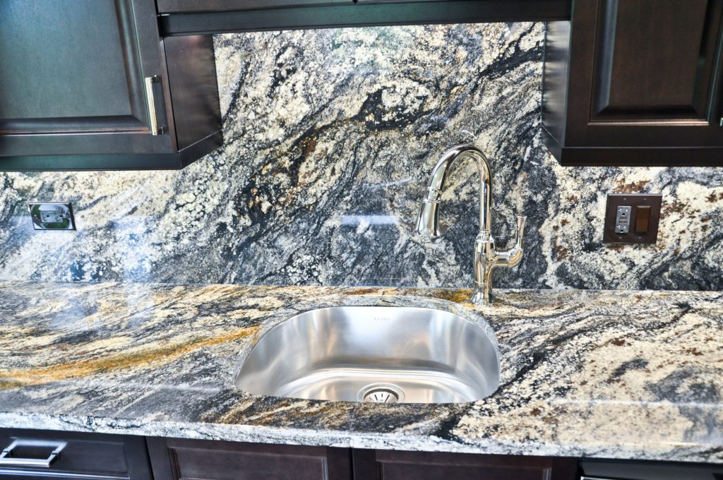 kitchen-countertop-in-northfield-il-granite-selection-img_7e8198ff05ba7028_14-6094-1-1b87755-min