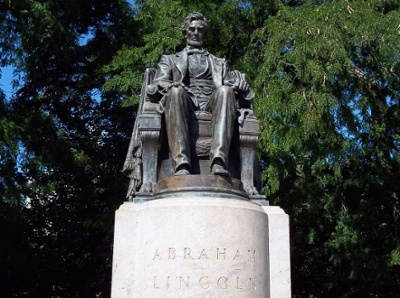 Sitting_Lincoln