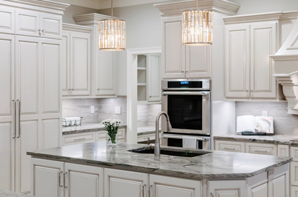 White Kitchen With Quartz Countertops - 1500+ Trend Home ...