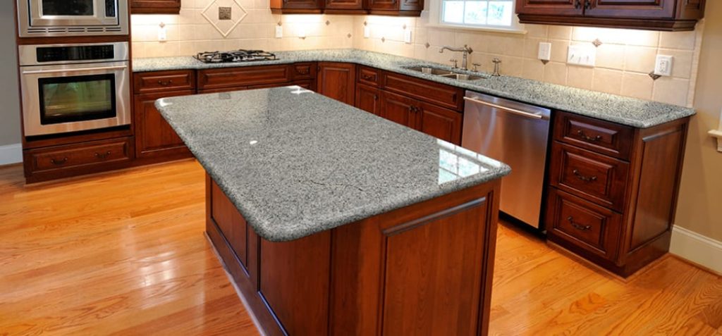 What Color Quartz Countertops Go With, Natural Cherry Cabinets With White Countertops