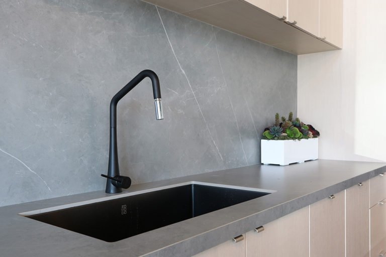 Unveiling the Trend Can Quartz Be Used as a Backsplash? Granite