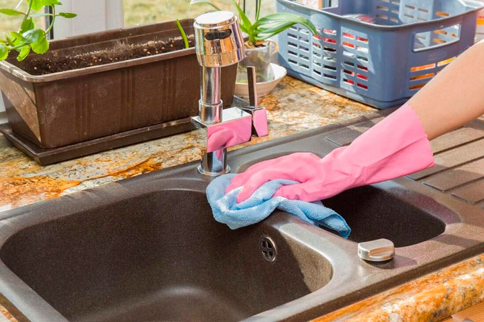 Disinfecting sinks