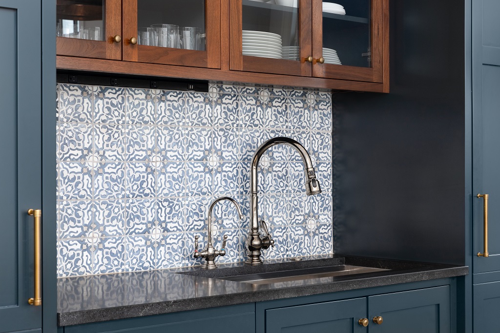 Black quartz farmhouse kitchen